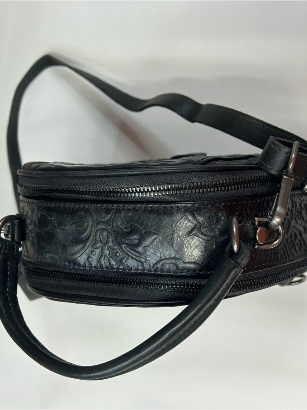 Vintage Feigitor Women’s Crossbody Backpack Purse Black Floral Embossed #1031 - Picture 5 of 15